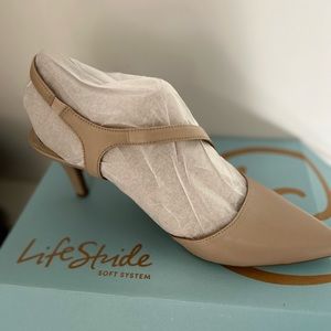 Life stride beige heels, size 8.5, strap, comfortable. Used once for a wedding.